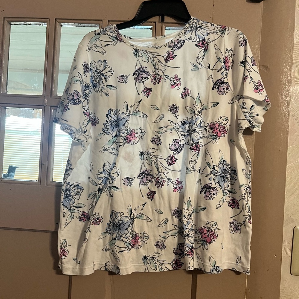croft & barrow White Floral Short-Sleeve Tee with Blue and Pink Flowers